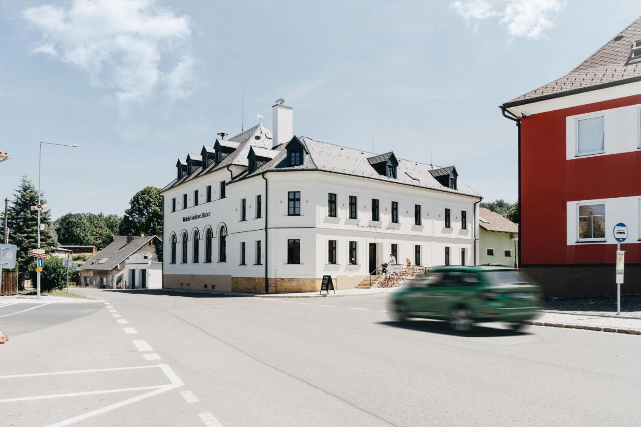 Hotel a Hostinec Slunce Osecna Kültér fotó