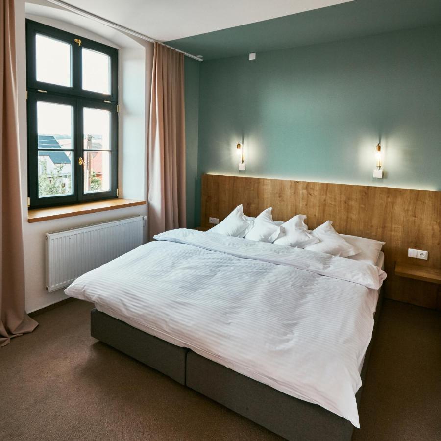 Hotel a Hostinec Slunce Osecna Kültér fotó